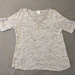 Zipping Neckline T-shirt